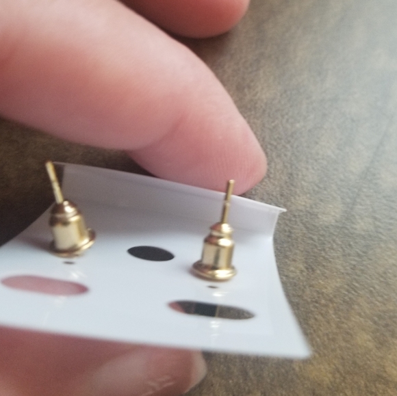 Gold Bar Stud Earnings - Picture 4 of 4